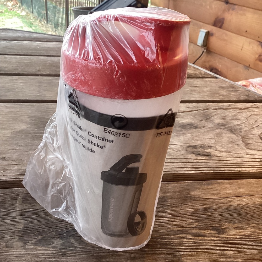 Tupperware Quick Shake Container - clear with red cover - Picture 2 of 4